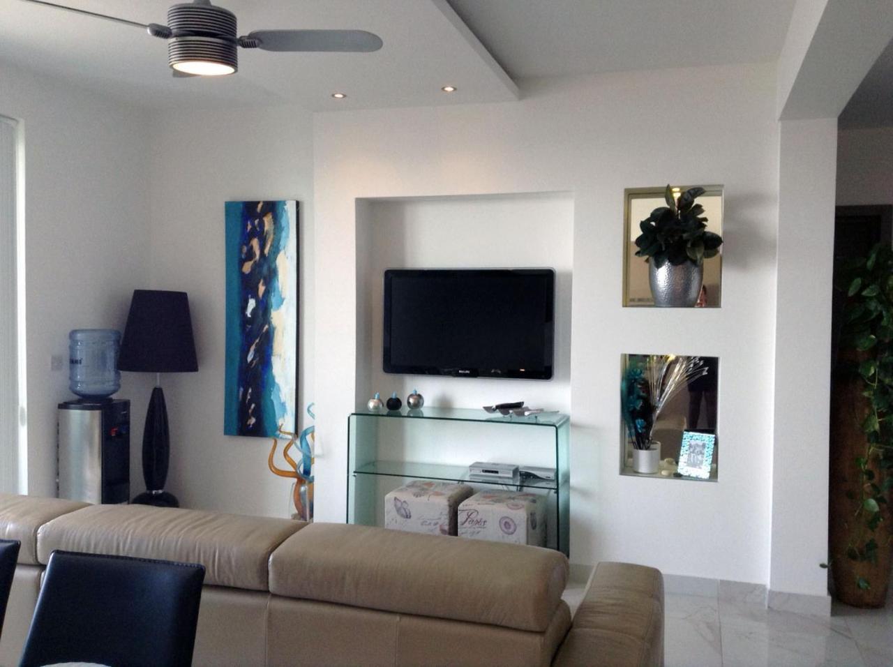 Seafront Apartment With Pool St. Paul's Bay Buitenkant foto
