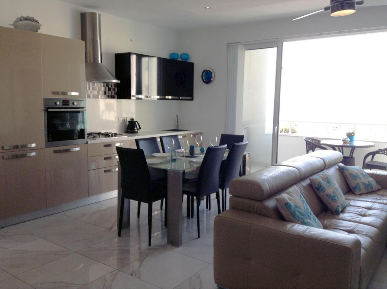 Seafront Apartment With Pool St. Paul's Bay Buitenkant foto