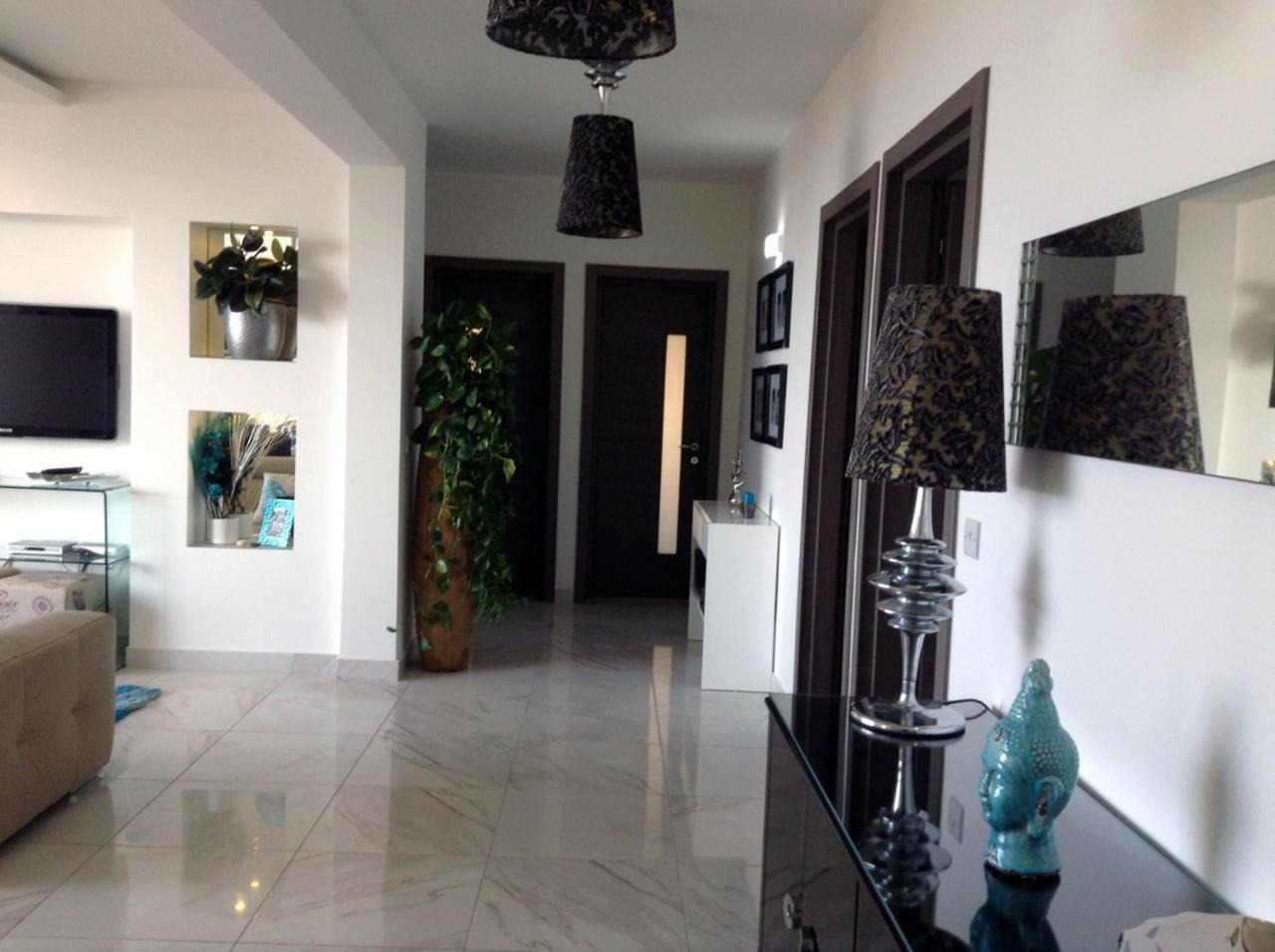 Seafront Apartment With Pool St. Paul's Bay Buitenkant foto