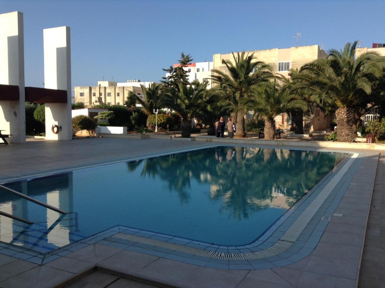 Seafront Apartment With Pool St. Paul's Bay Buitenkant foto