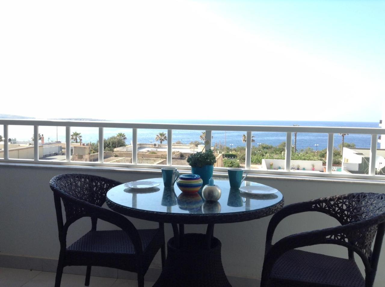 Seafront Apartment With Pool St. Paul's Bay Buitenkant foto