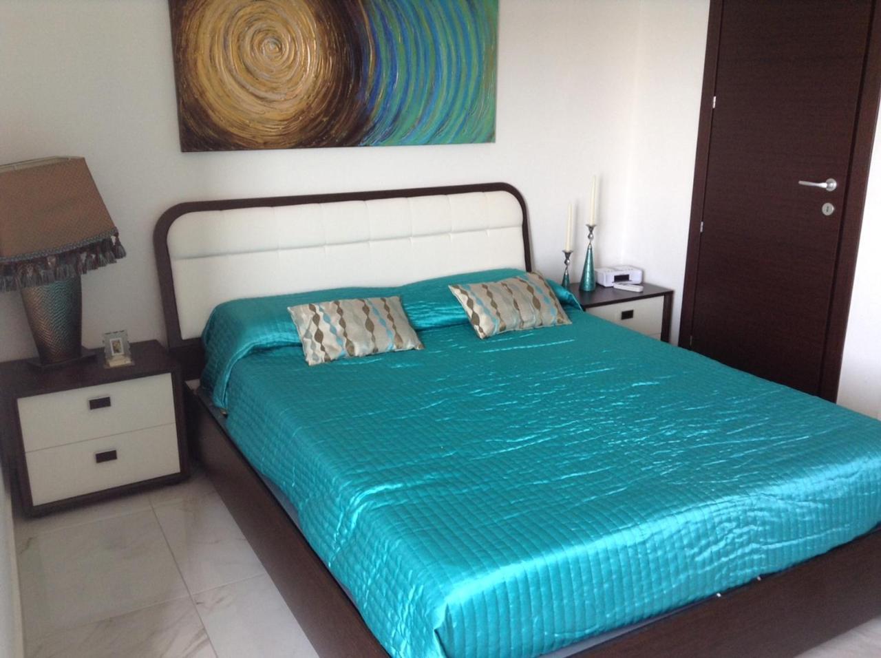 Seafront Apartment With Pool St. Paul's Bay Buitenkant foto