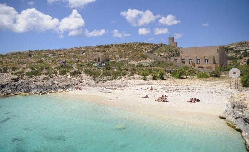 Seafront Apartment With Pool St. Paul's Bay Buitenkant foto