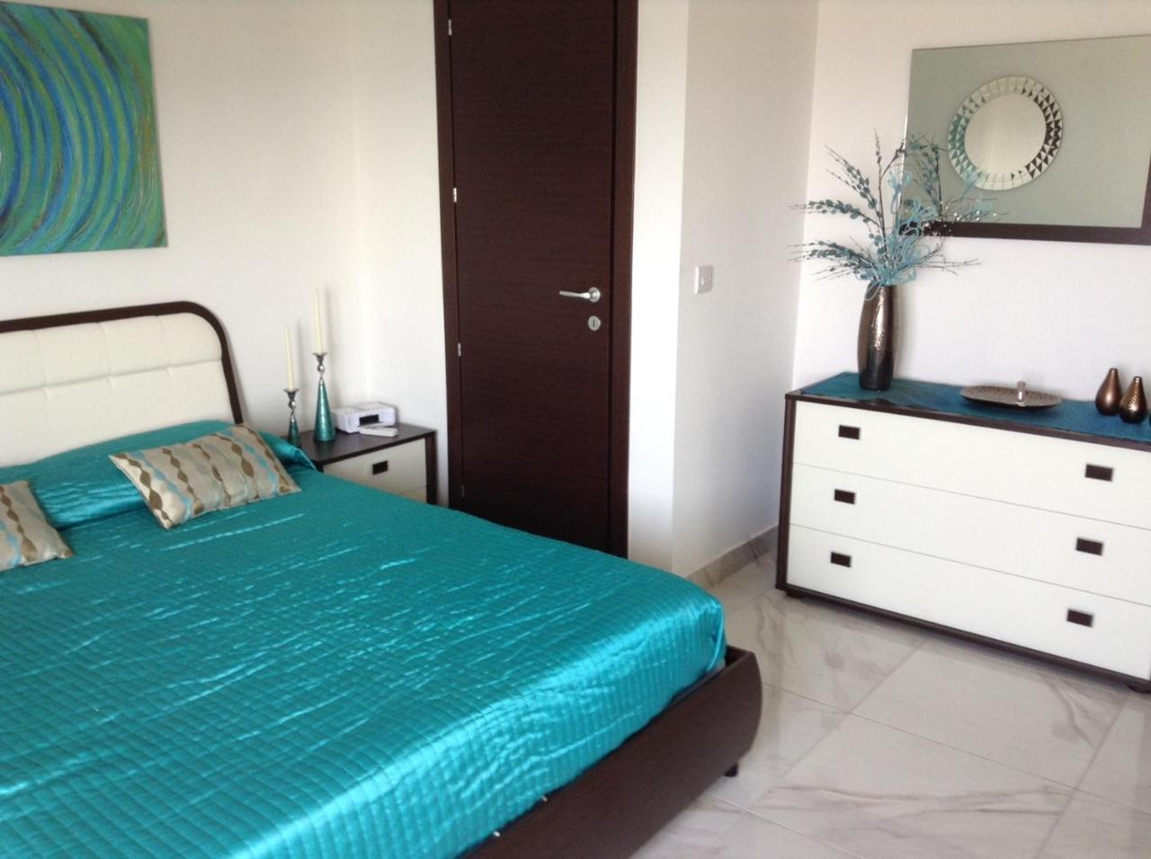Seafront Apartment With Pool St. Paul's Bay Buitenkant foto