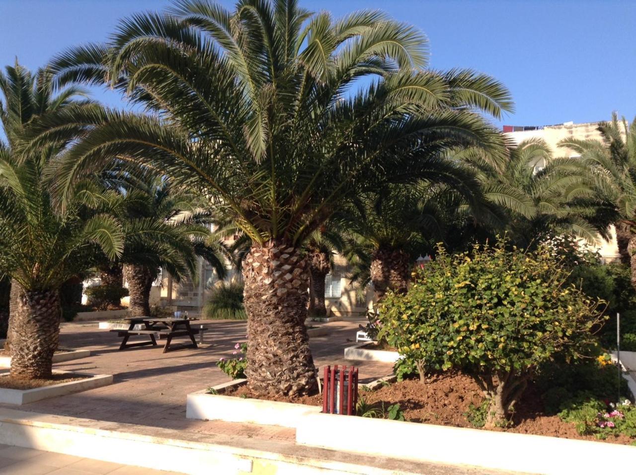 Seafront Apartment With Pool St. Paul's Bay Buitenkant foto