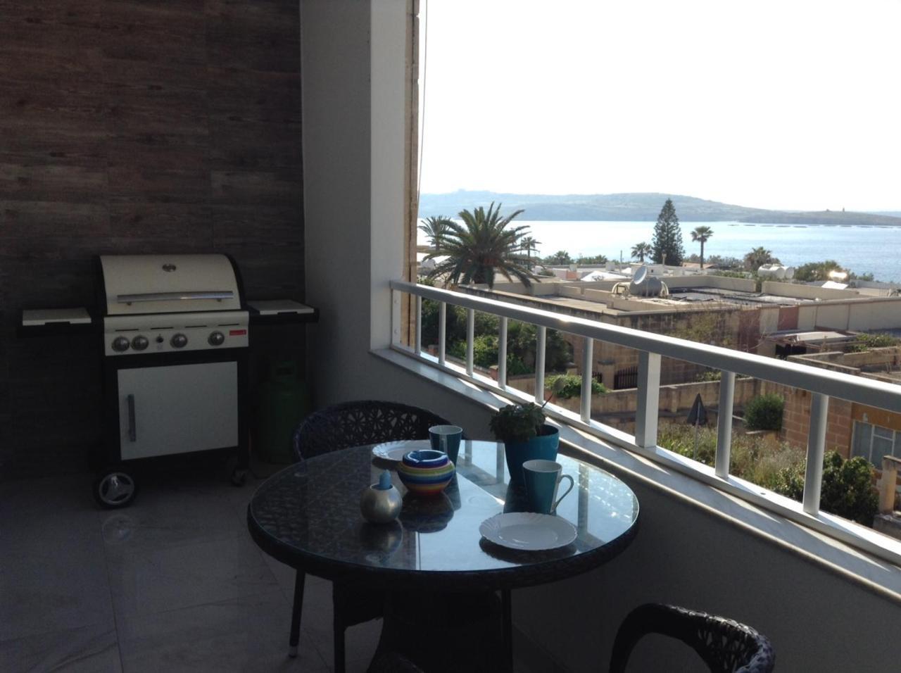 Seafront Apartment With Pool St. Paul's Bay Buitenkant foto