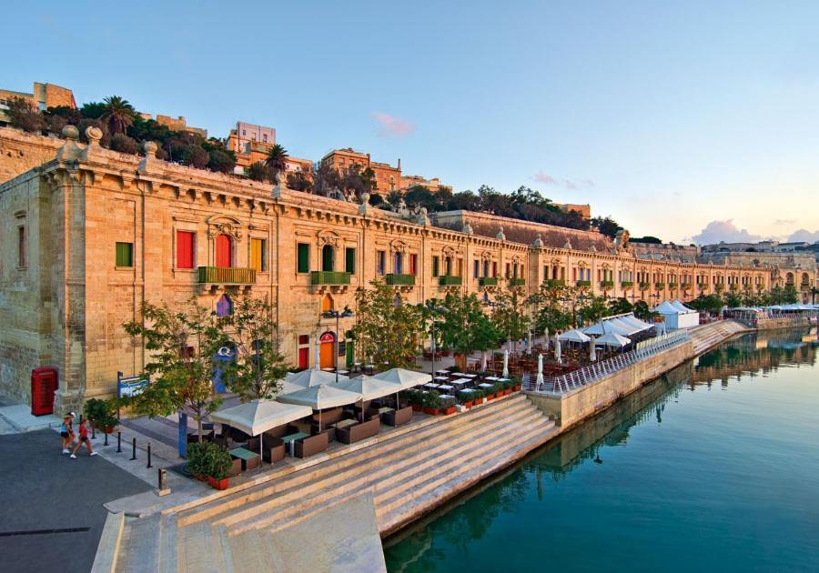 Seafront Apartment With Pool St. Paul's Bay Buitenkant foto